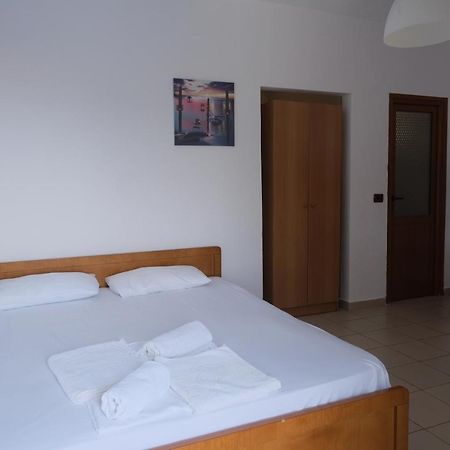 Mehilli Hotel Dhërmi Eksteriør billede