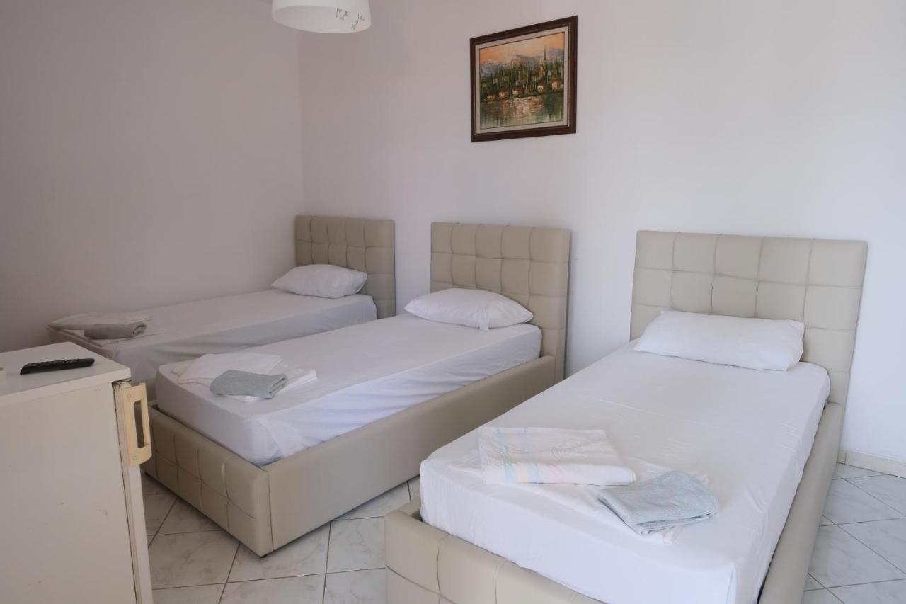 Mehilli Hotel Dhërmi Eksteriør billede