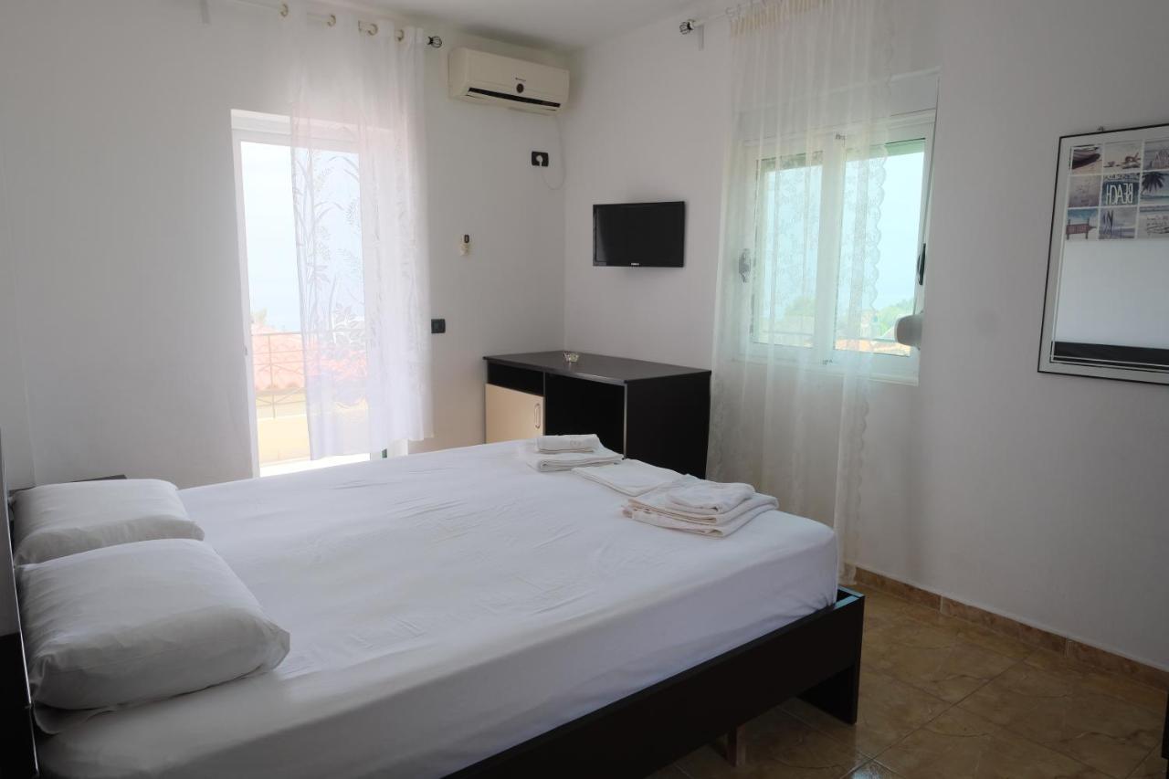 Mehilli Hotel Dhërmi Eksteriør billede