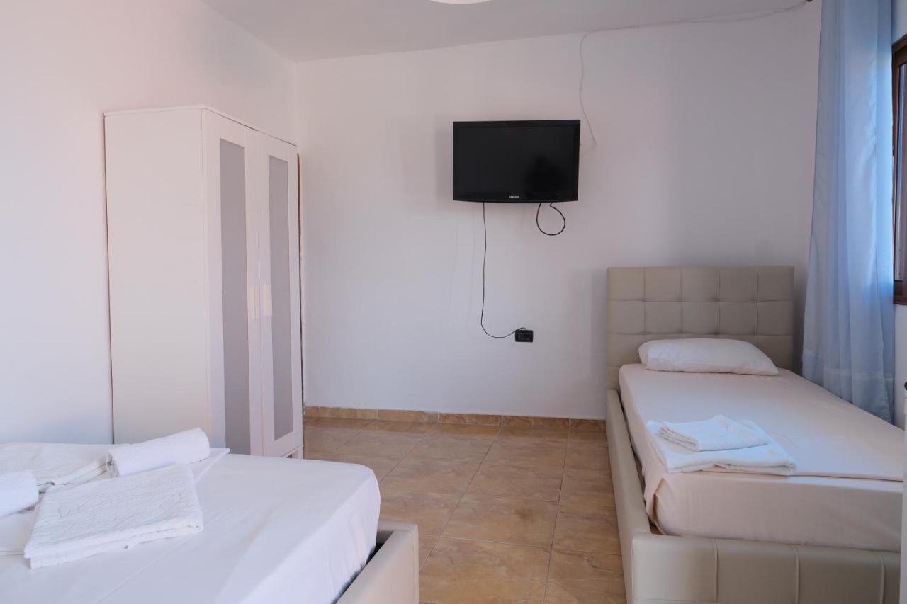 Mehilli Hotel Dhërmi Eksteriør billede