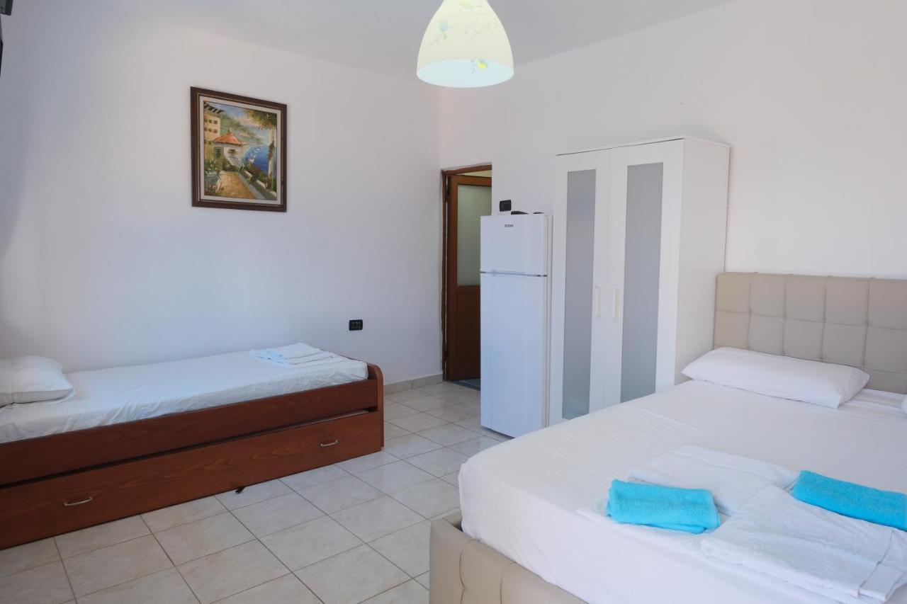 Mehilli Hotel Dhërmi Eksteriør billede
