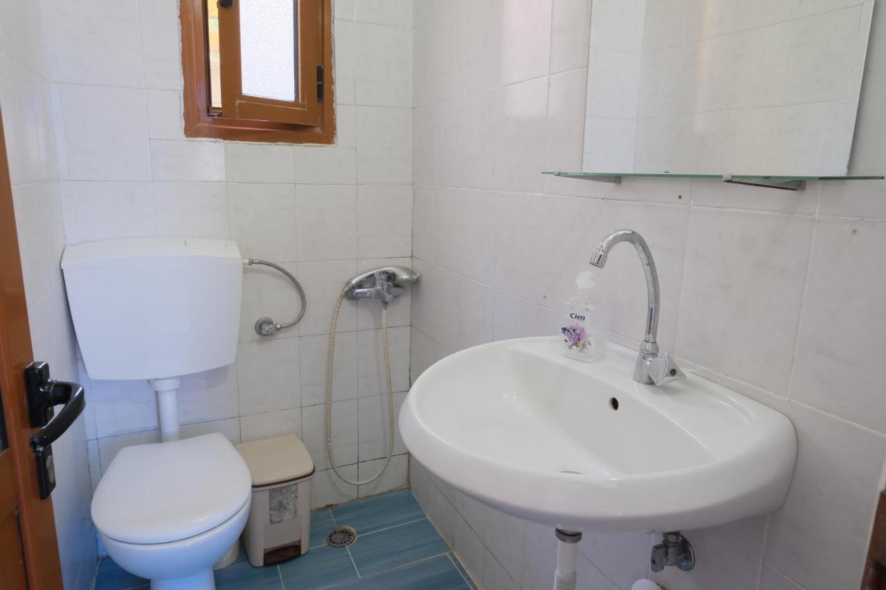 Mehilli Hotel Dhërmi Eksteriør billede