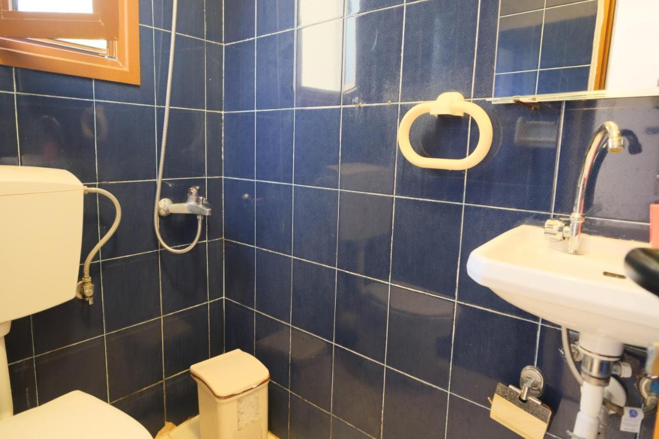 Mehilli Hotel Dhërmi Eksteriør billede
