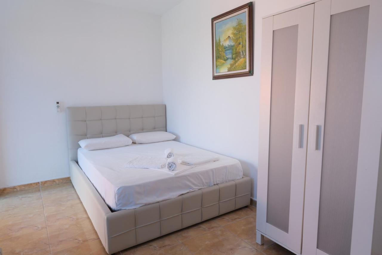 Mehilli Hotel Dhërmi Eksteriør billede