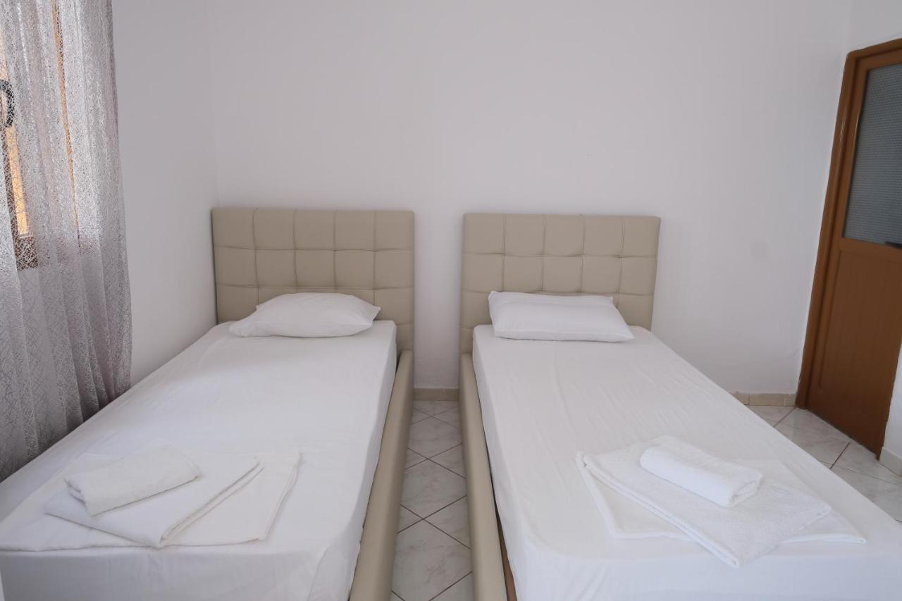 Mehilli Hotel Dhërmi Eksteriør billede