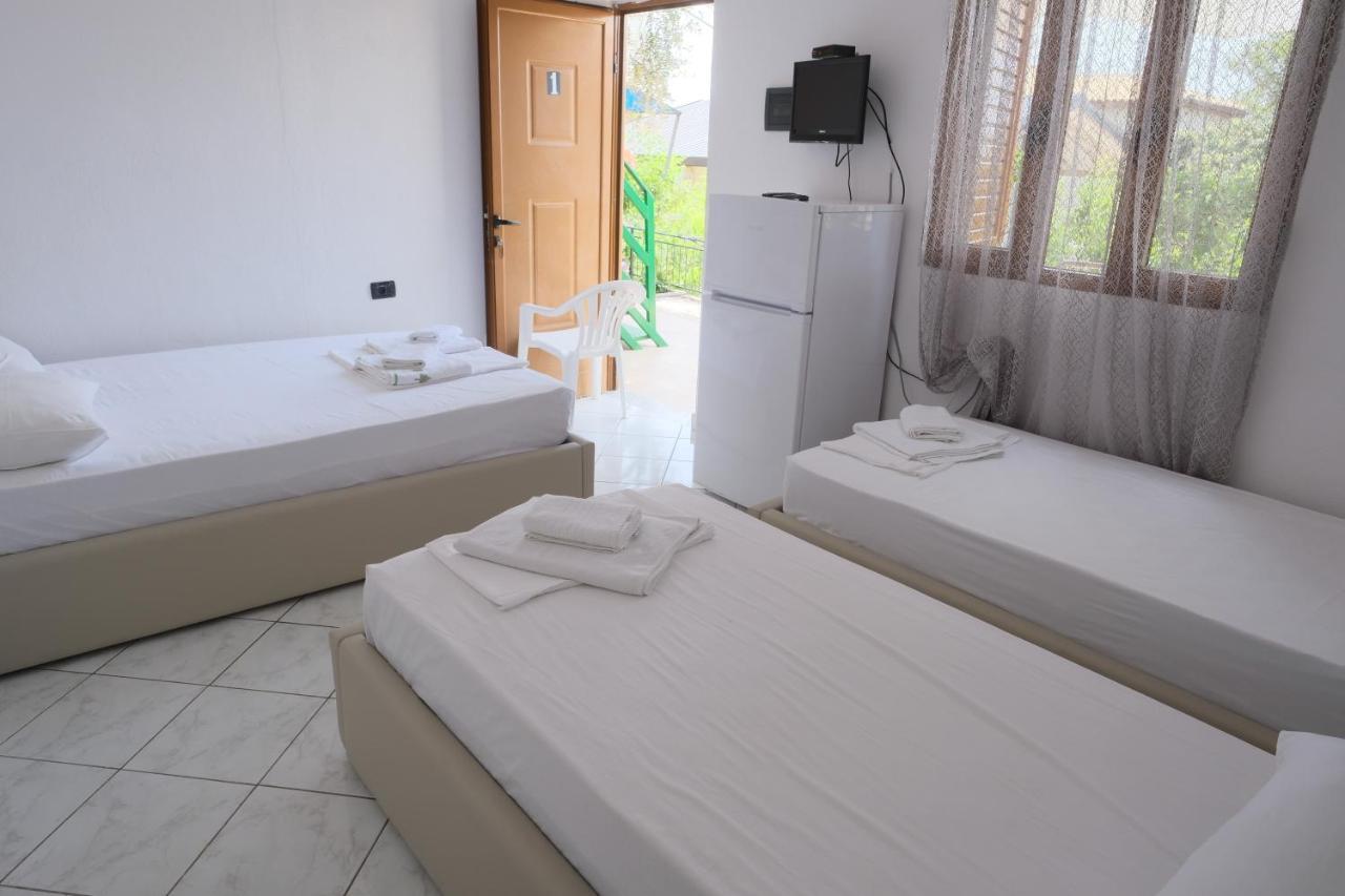 Mehilli Hotel Dhërmi Eksteriør billede