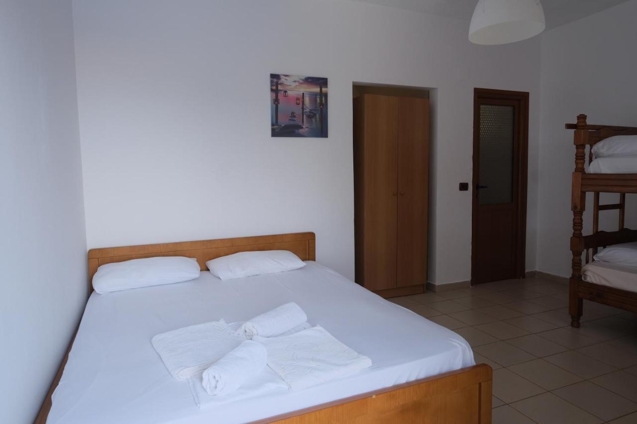 Mehilli Hotel Dhërmi Eksteriør billede