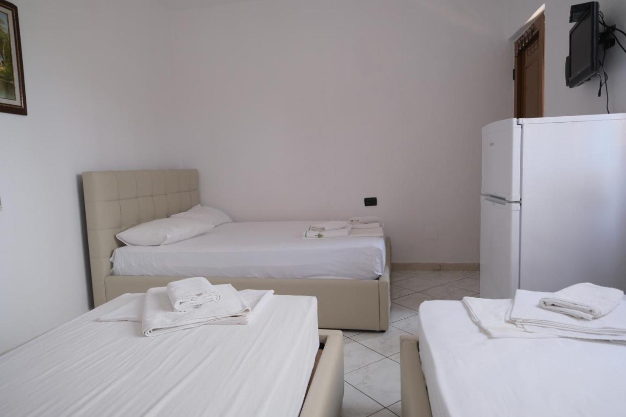 Mehilli Hotel Dhërmi Eksteriør billede