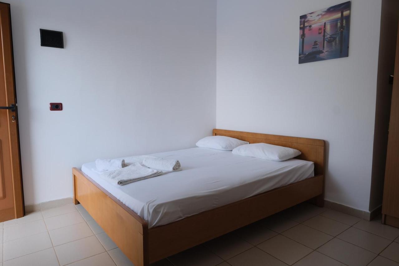 Mehilli Hotel Dhërmi Eksteriør billede