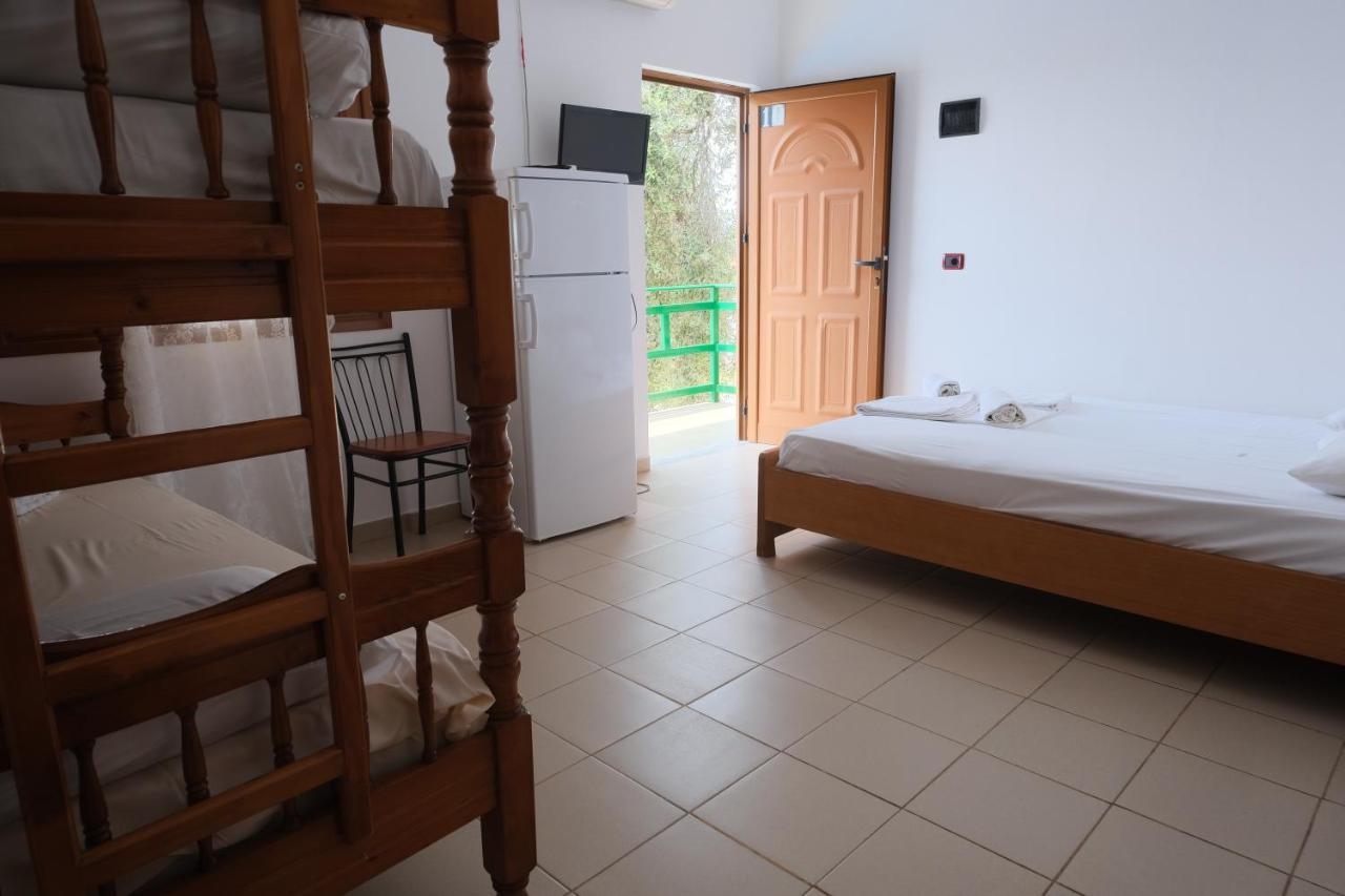 Mehilli Hotel Dhërmi Eksteriør billede