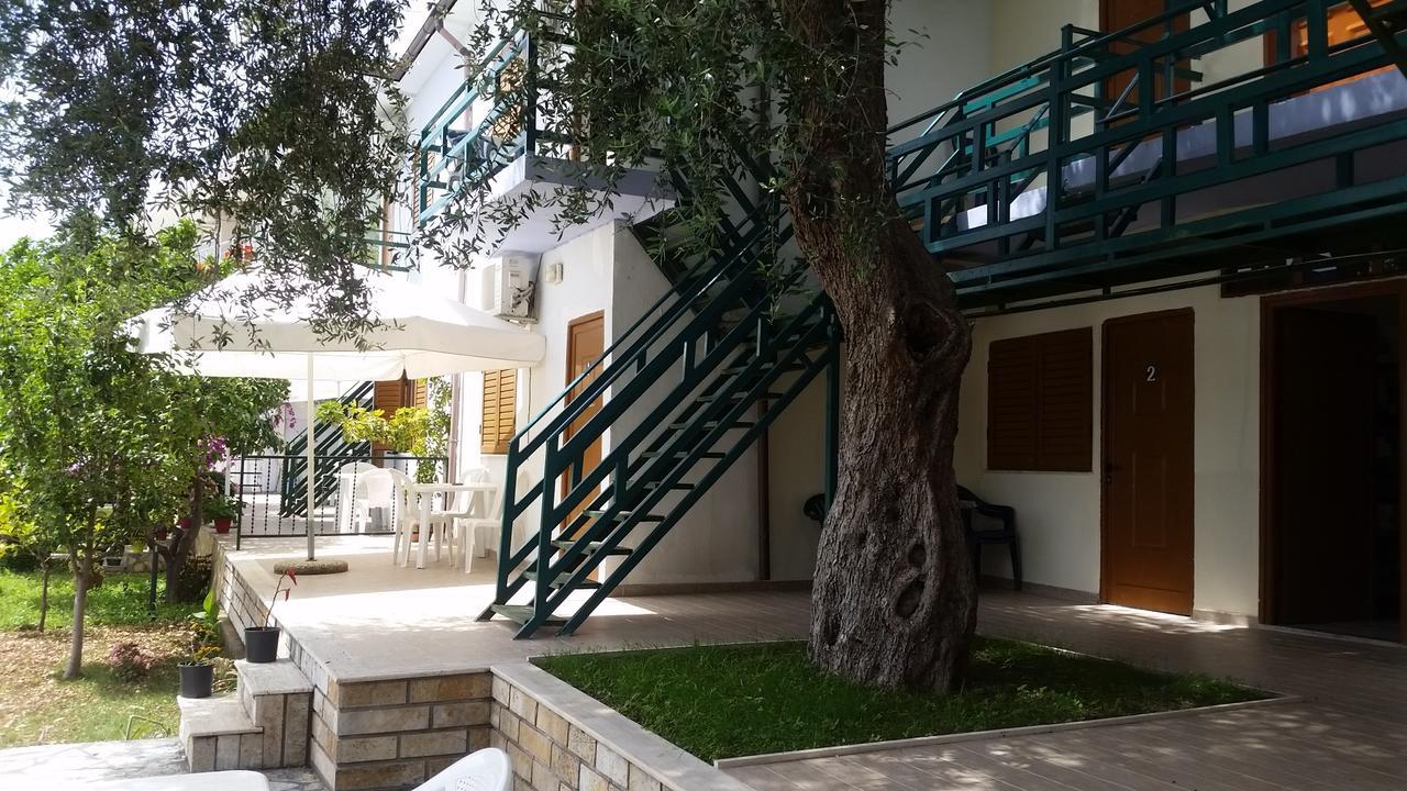 Mehilli Hotel Dhërmi Eksteriør billede