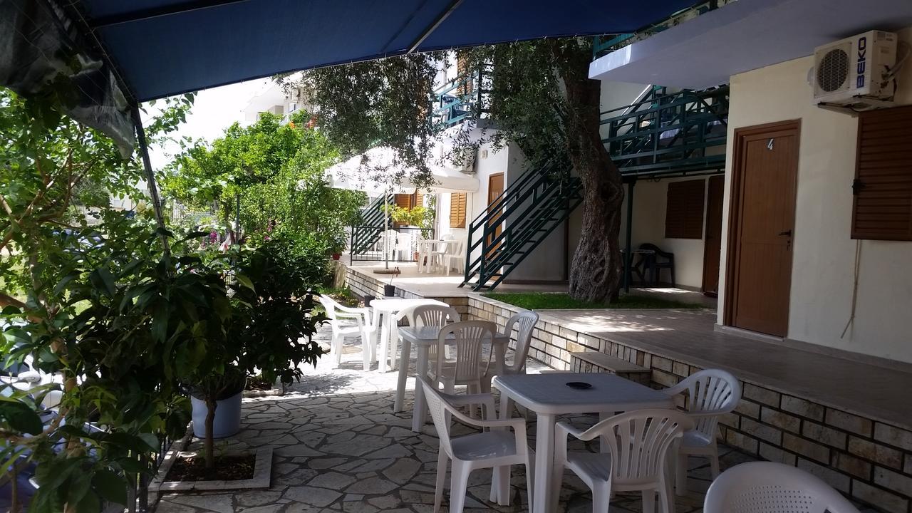 Mehilli Hotel Dhërmi Eksteriør billede