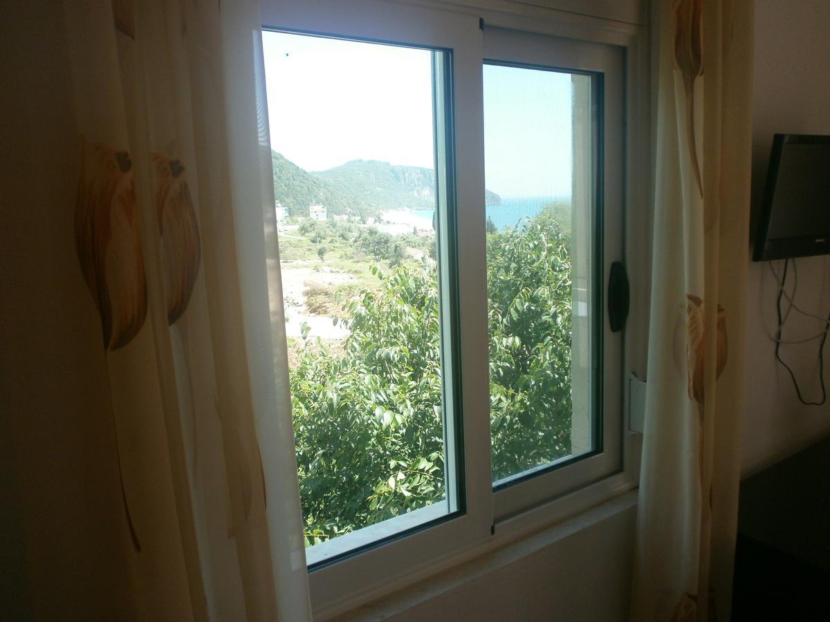 Mehilli Hotel Dhërmi Eksteriør billede
